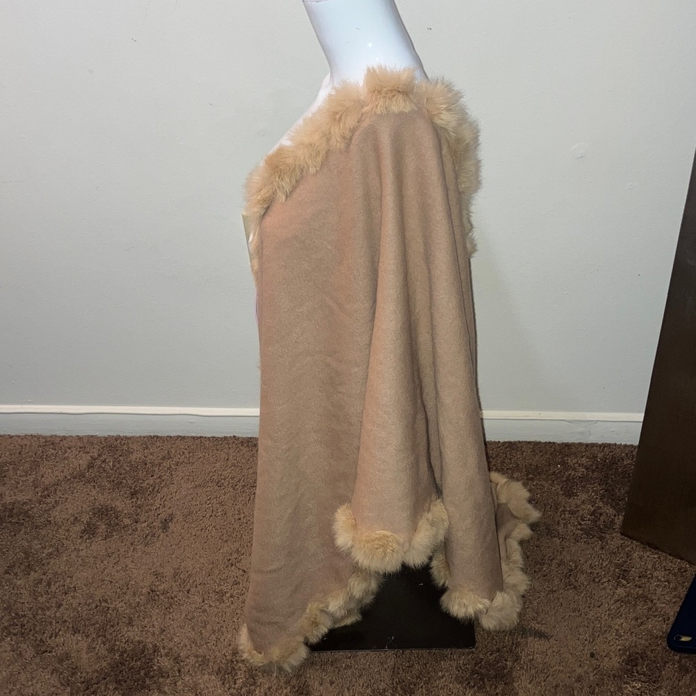 J McLaughlin 100% Wool Tan Faux Fur Trimmed Wrap Poncho - Picture 2 of 3